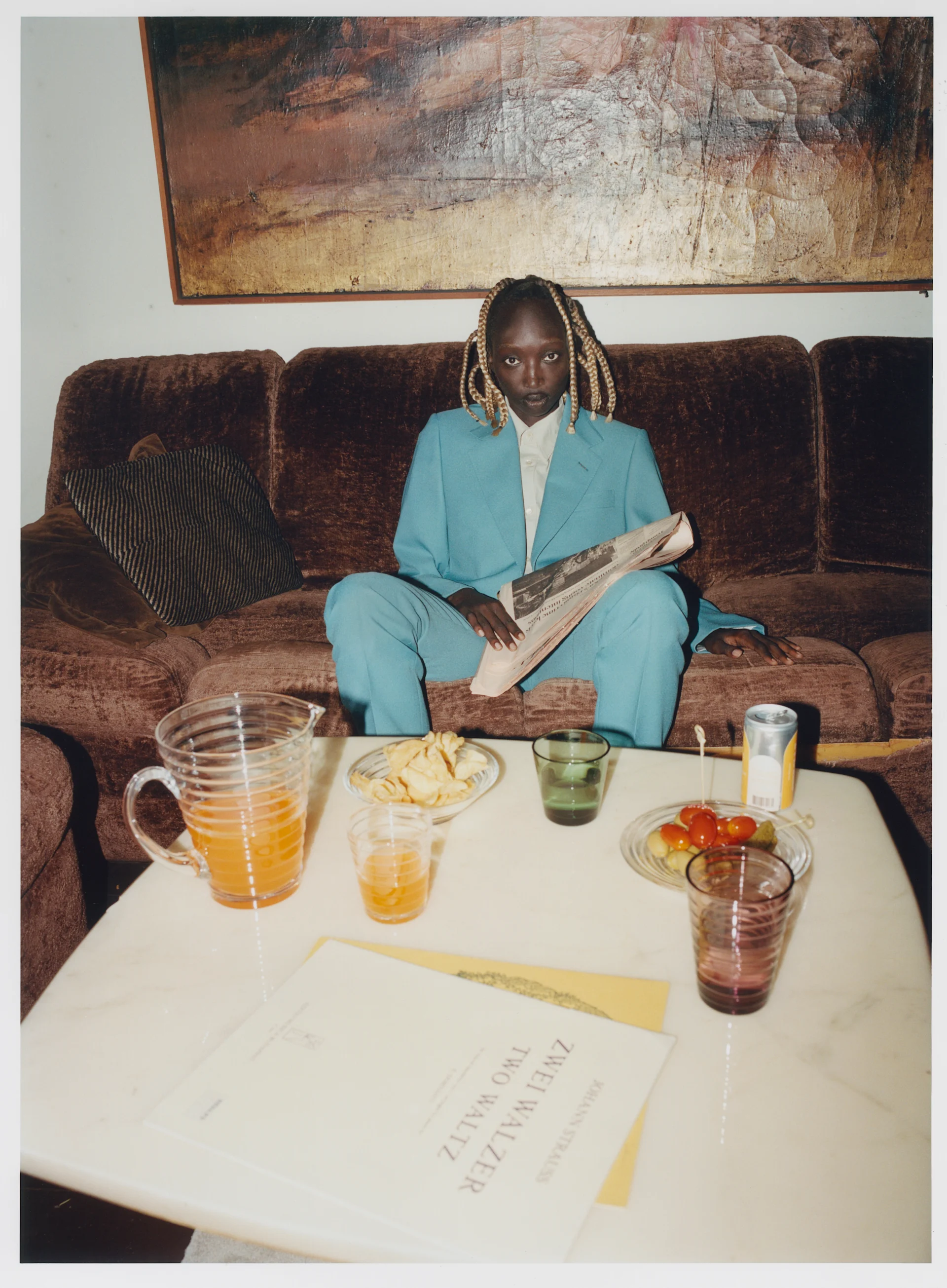 Retro stue med karaffel og glass fra Iittala.