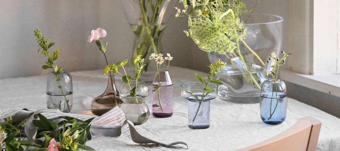 Midtsommer Orrefors - her ser du alle sju vaser fra Orrefors nye kolleksjon.