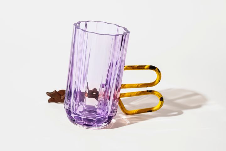 Lavendel lilla glassvase fra Iittalas Play-kolleksjon.