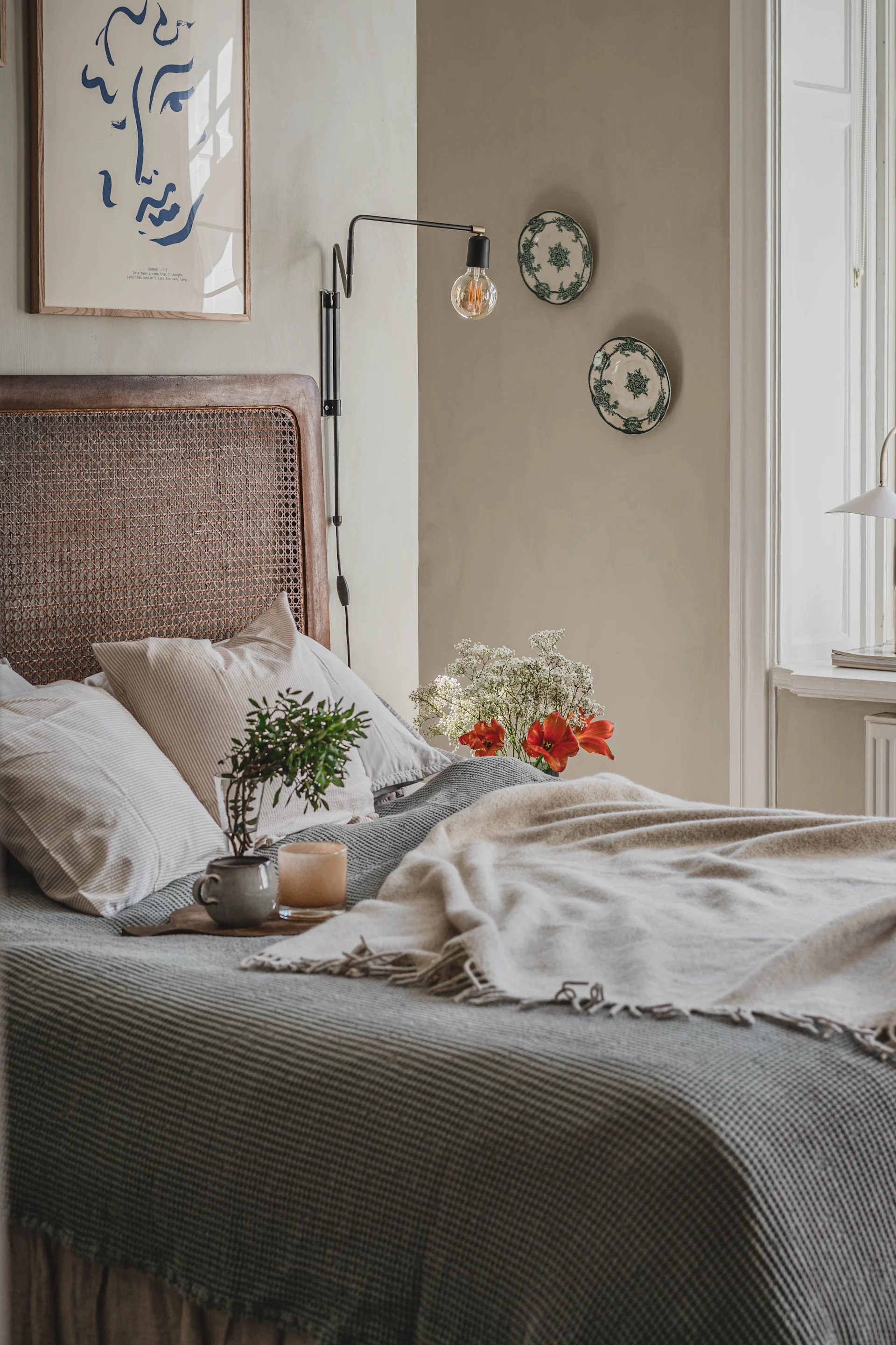 Bruk en avdempet fargeskala i soverommet, så kommer detaljene dine synes enda mer!