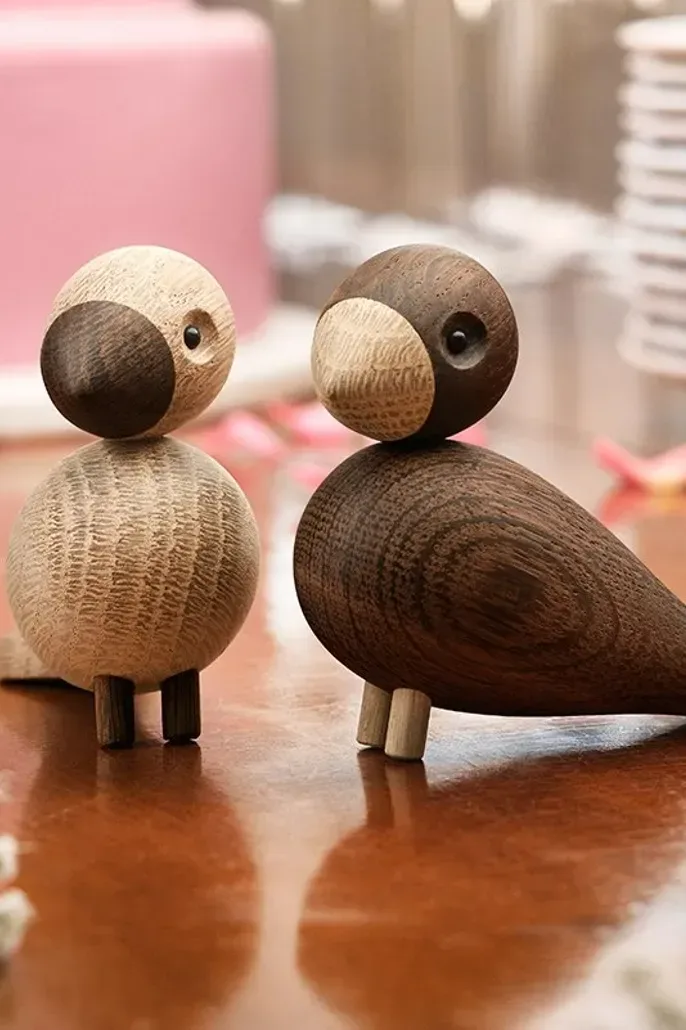 Kay Bojesen dekorasjonsfugler Love Birds er et perfekt eksempel på tidløse designgaver å gi bort i bryllupsgave.