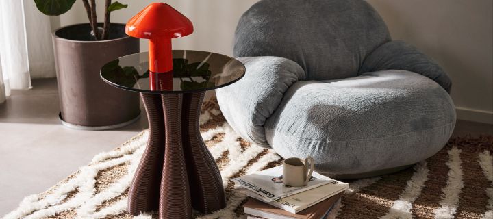 3D printede møbler er et miljøvennlig valg fra Ekbacken Studios, her ser du en stue med Eel loungestolene og Octopus sidebordene.