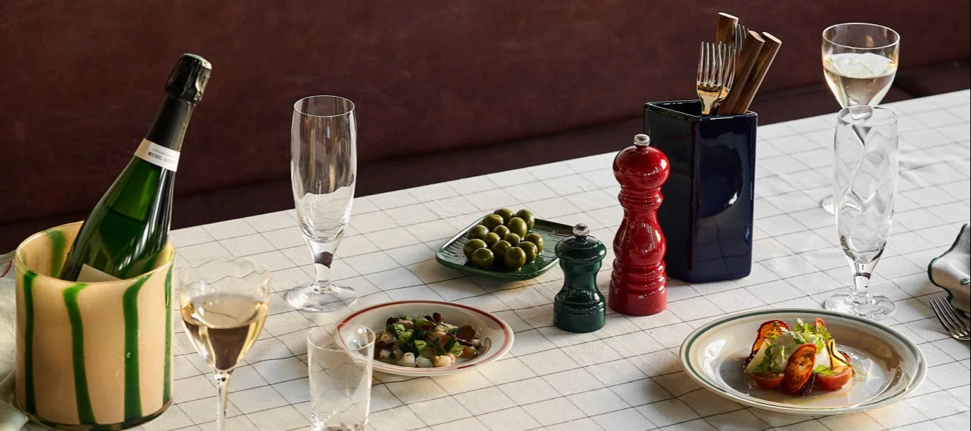 Slik velger du riktig ølglass. Her ser du en samling vin- og ølglass fra Kosta Boda.