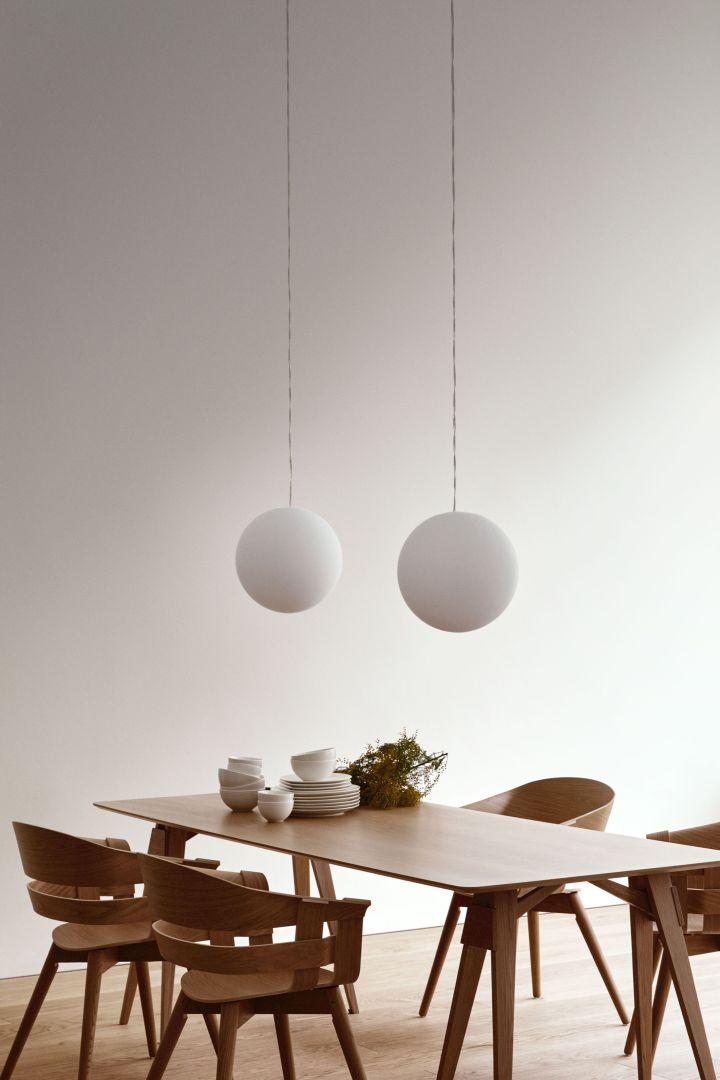 11 moderne taklamper å innrede hjemmet ditt med - her ser du Luna taklampe fra Design House Stockholm.
