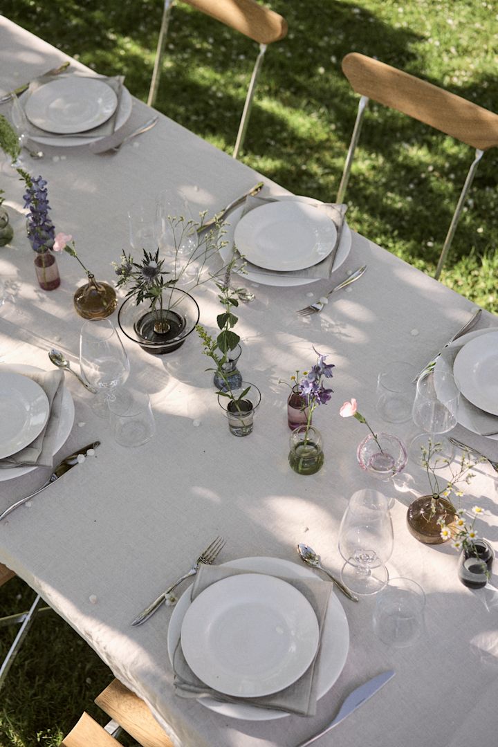 Midtsommer Orrefors - her ser du et bord dekket til sommerfesten.