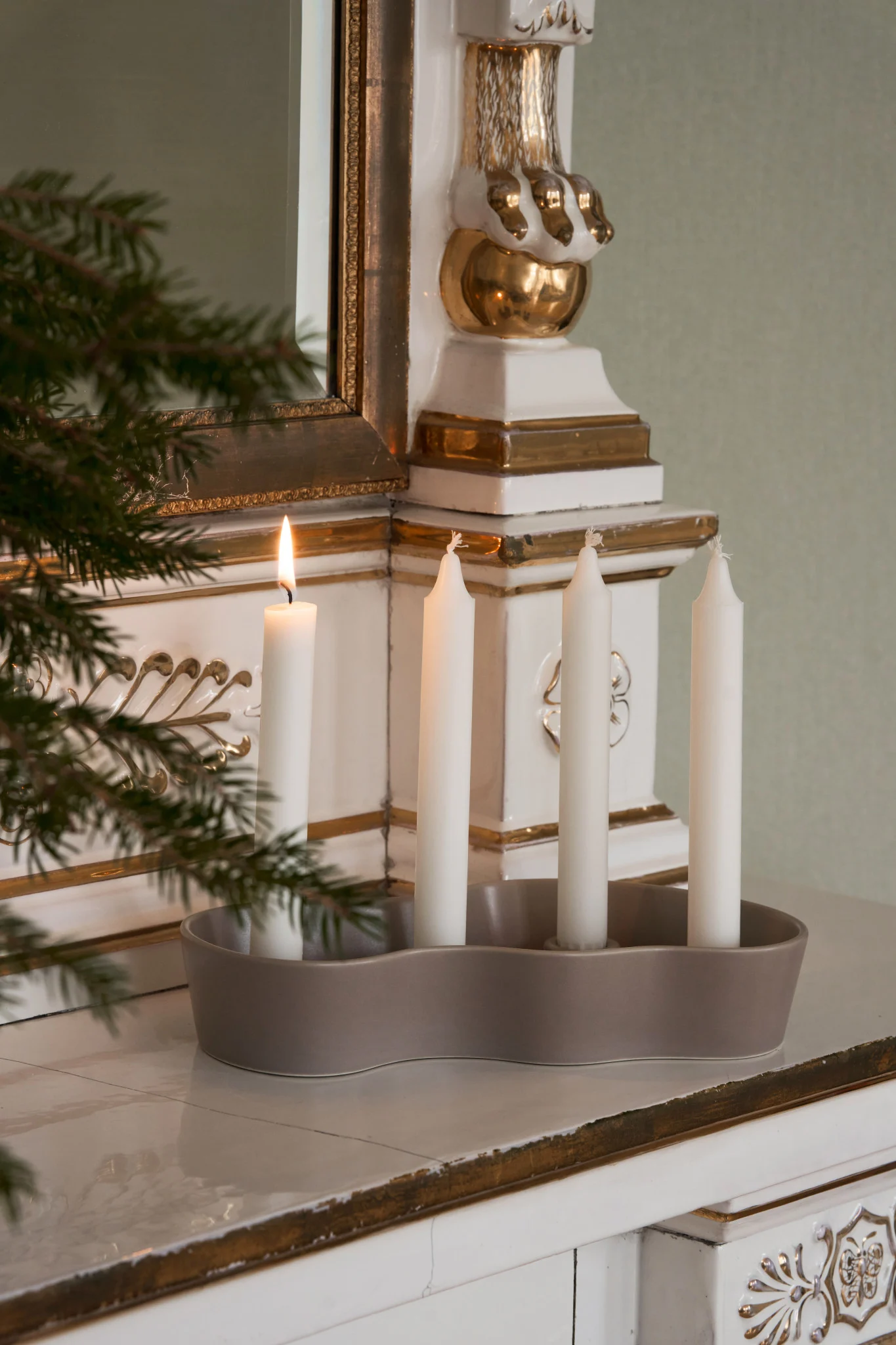La deg inspirere av fine adventsstaker til jul - her ser du stilige og allsidige Luna adventsstake i tre og svart fra Applicata. 