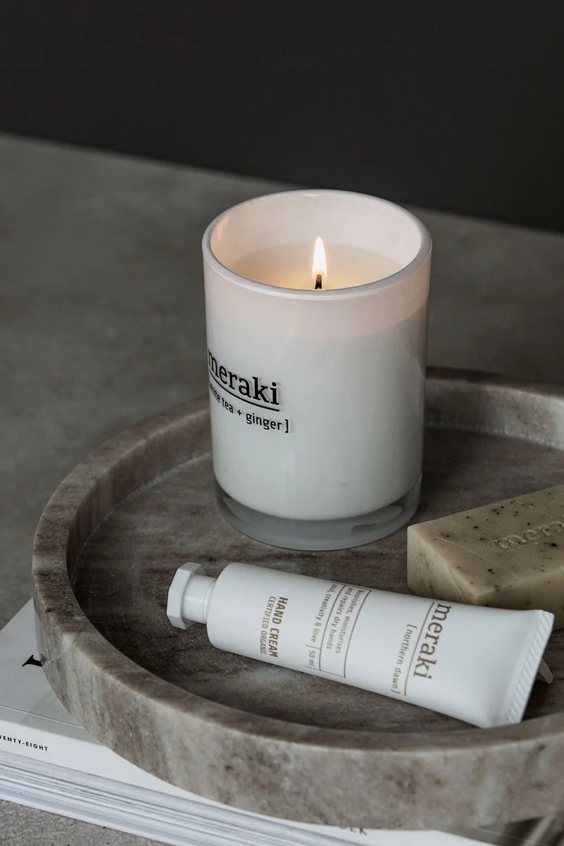 Valentinsdagen hjemme: Ta et avslappende bad sammen og tenn lys, for eksempel fra Meraki.