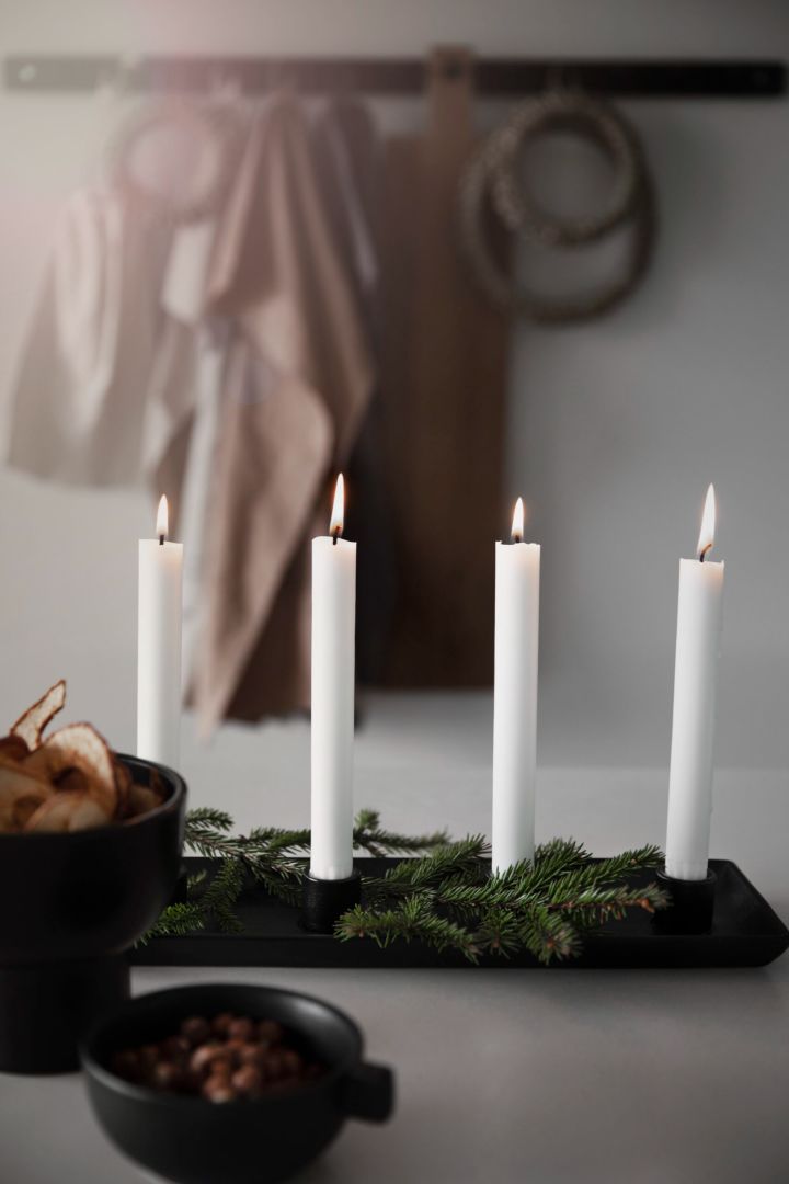 La deg inspirere av fine adventsstaker til jul - her ser du Ernsts stilige og enkle rektangulære adventsstake i svart. 