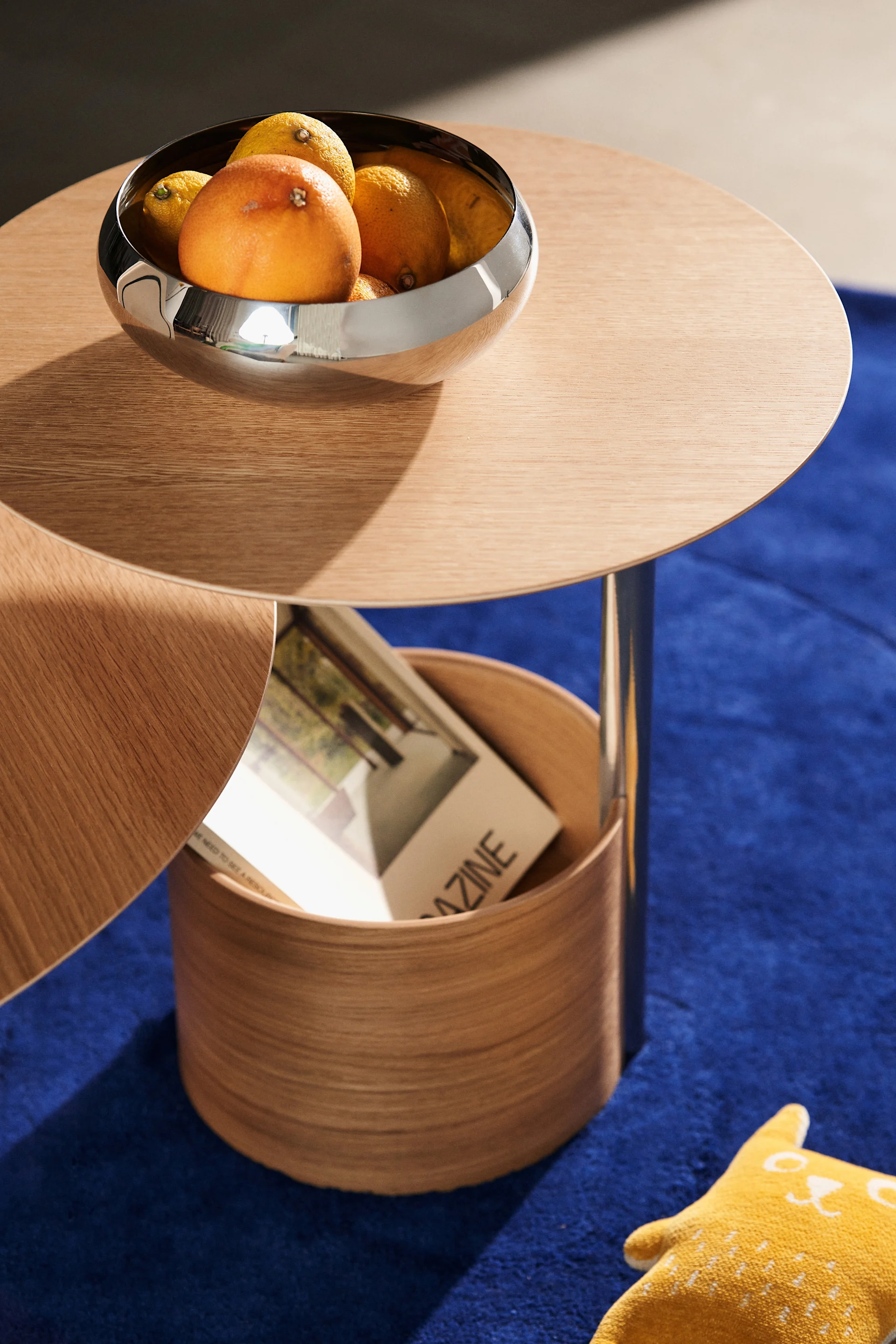 Multifunksjonelt salongbord fra Maze med oppbevaring og hyller i ett er et godt eksempel på multifunksjonelle møbler som er en stor interiørtrend 2024.