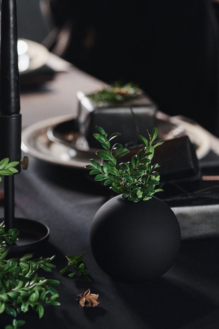 Cooee Design Ball vase svart liten.