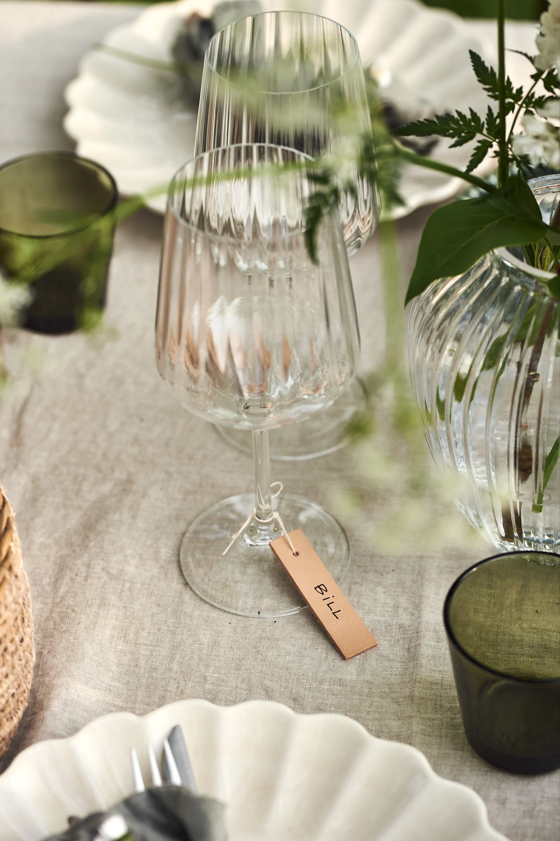 Borddekking sommerfest i hagen med LifeStyle rødvinsglass fra Spiegelau.