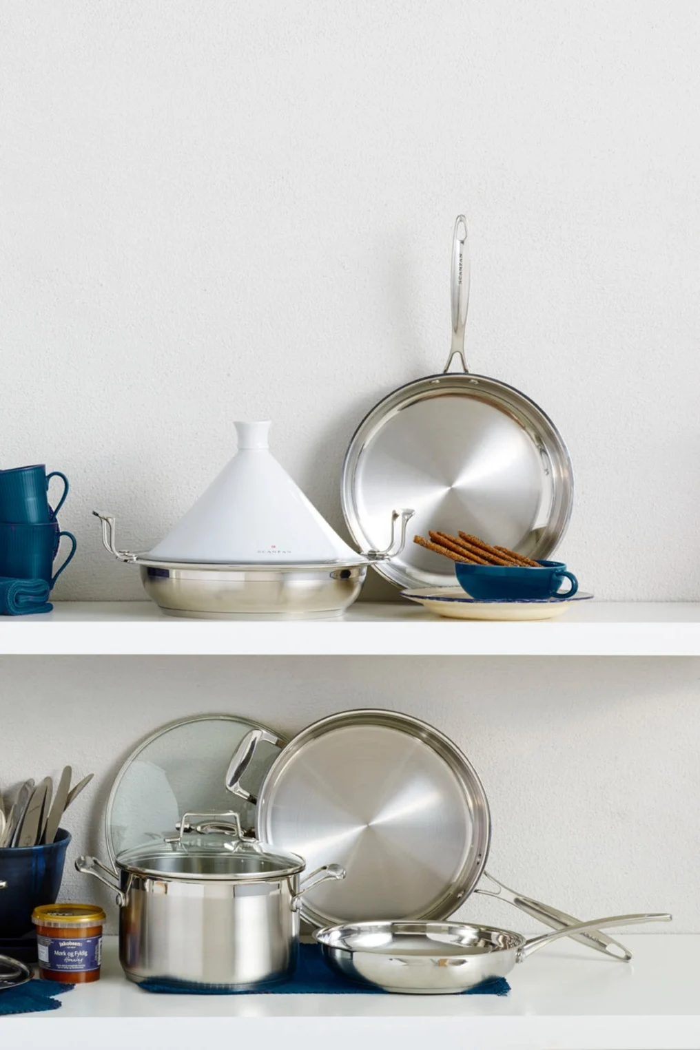Stekpanna i rostfritt stål från Scanpan står i köket.