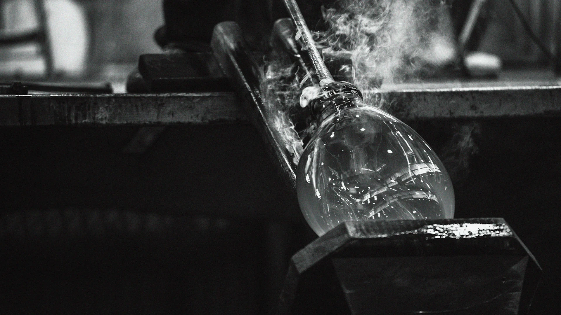 Produksjon av Iittalas Alvar Aalto vase.