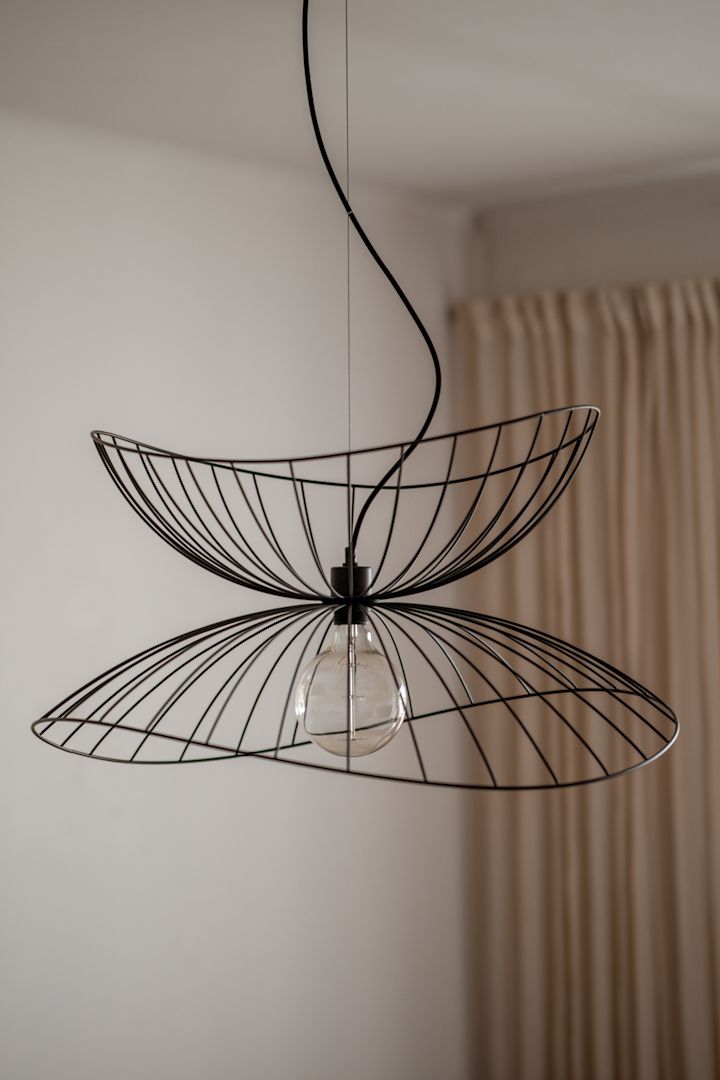 11 moderne taklamper å innrede hjemmet ditt med - her ser du Ray taklampe 70 cm fra Globen Lighting.
