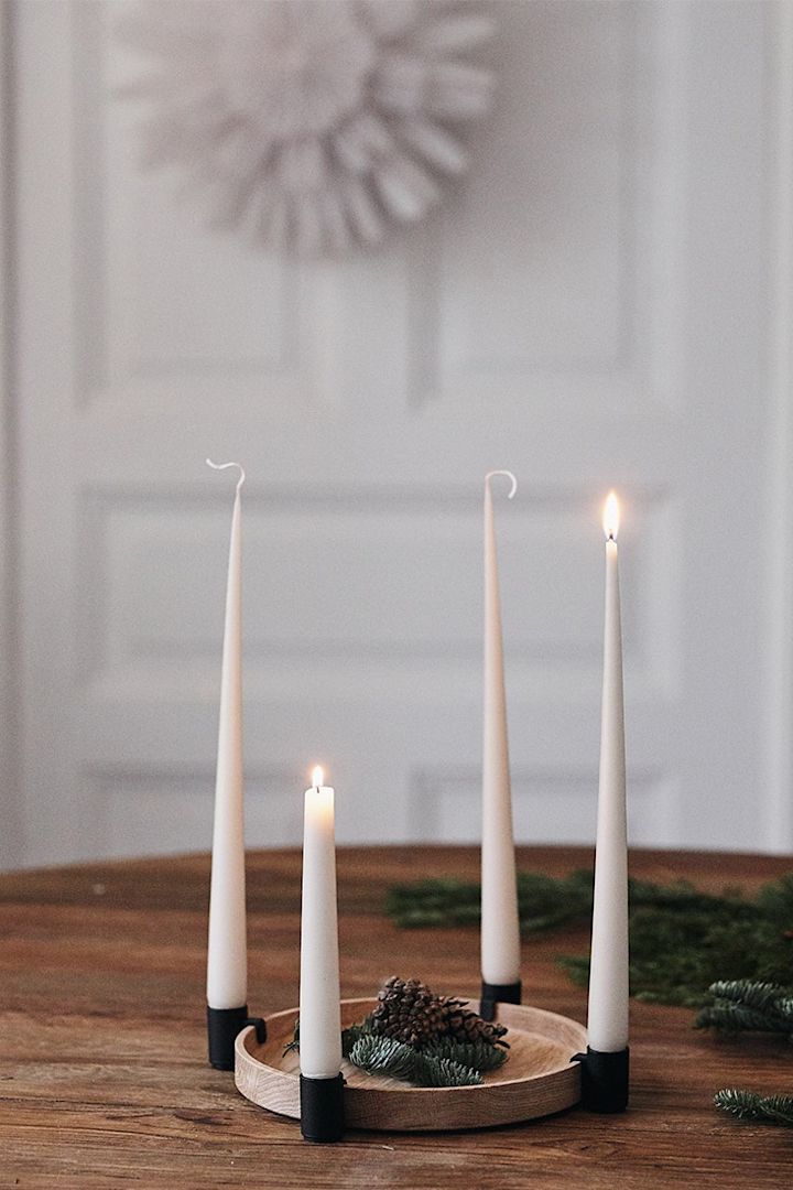 Adventslysestaken Luna, med lys fra Ester & Erik, blir vakker adventspynt og passer utmerket til adventskosen.