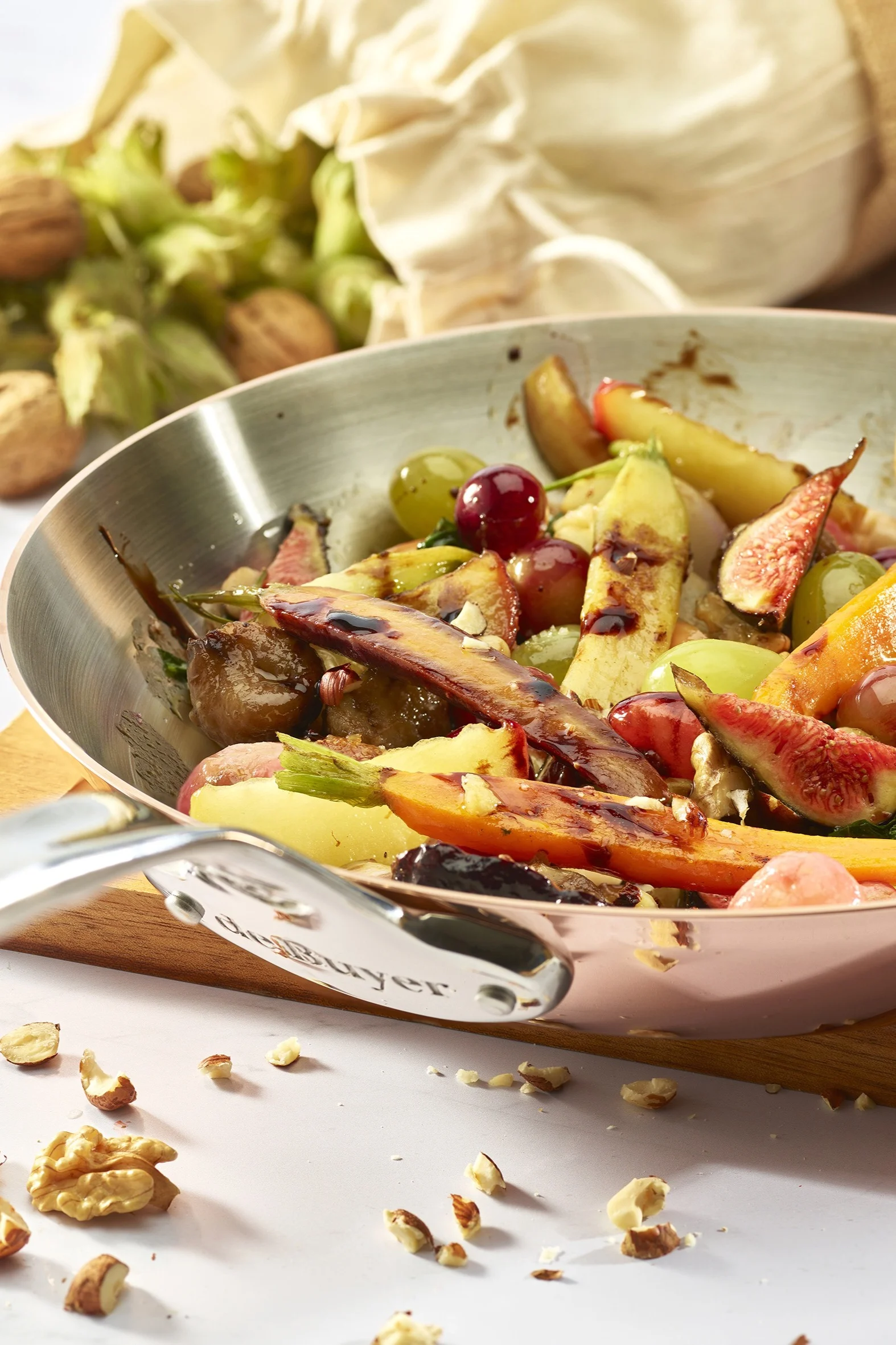 Grønnsaker stekes i Prima Matera kobberpanne fra De Buyer.