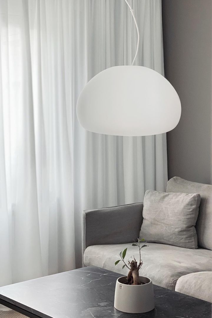 11 moderne taklamper å innrede hjemmet ditt med - her ser du Fluid taklampe fra Muuto.