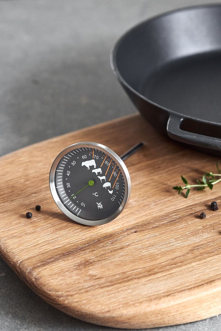 Forny kjøkkenet ditt med 11 smarte & fine kjøkkenting for enklere matlaging - her ser du WMF kjøtttermometer i rustfritt stål.