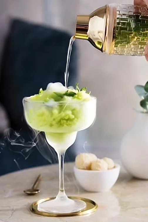 Ulike typer cocktailglass passer til ulike typer drinker – som margaritaglasset fra Villeroy & Boch, perfekt for frosne cocktails eller margaritas.