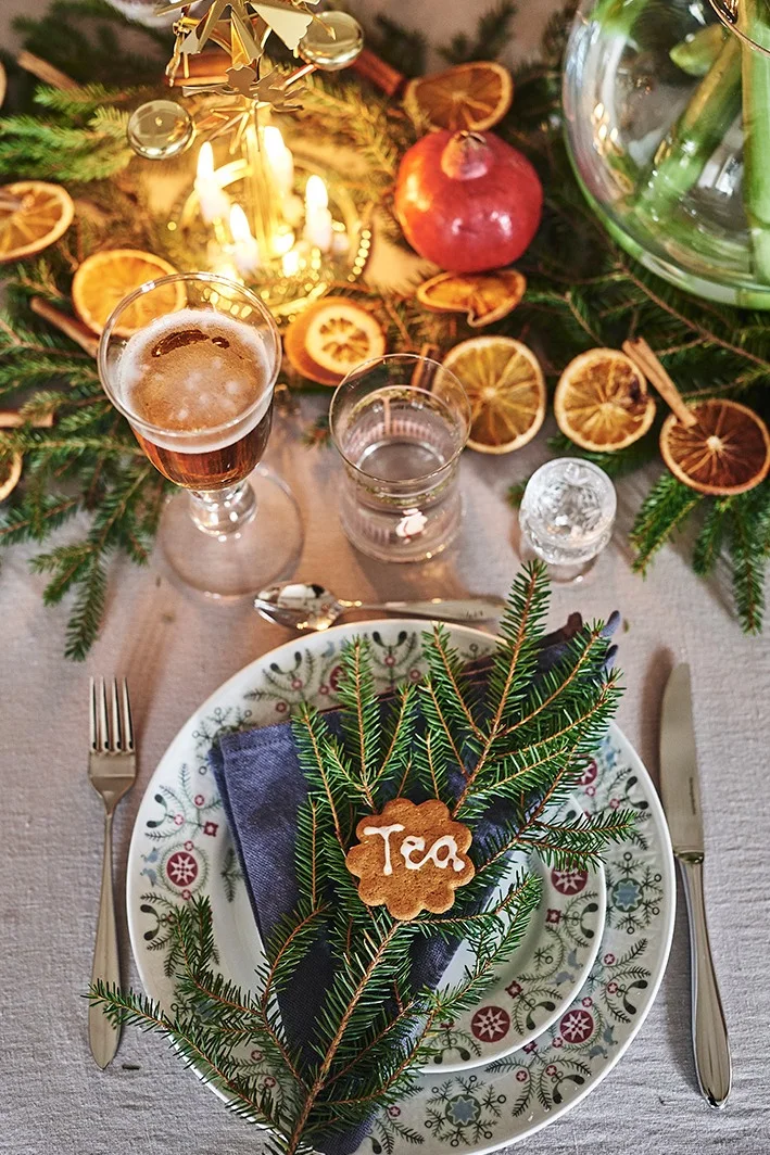Tradisjonell borddekking på julaften med Swedish Grace Winter.