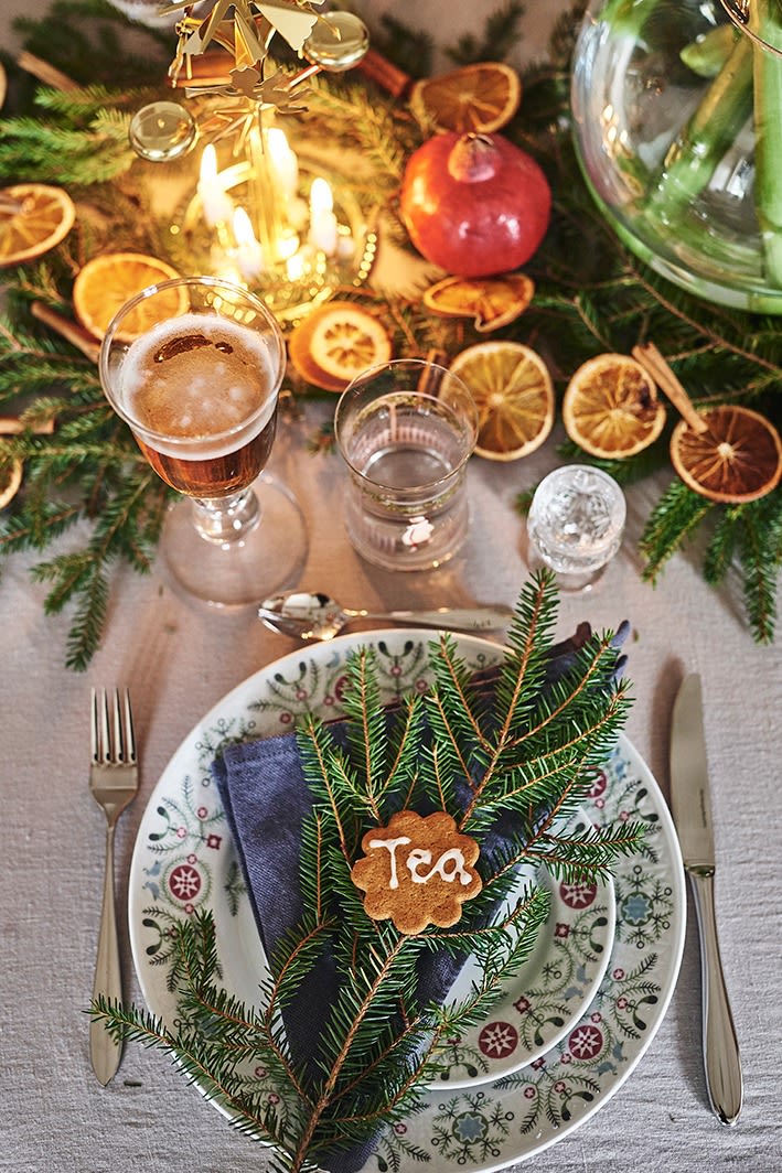 Tradisjonell borddekking på julaften med Swedish Grace Winter.