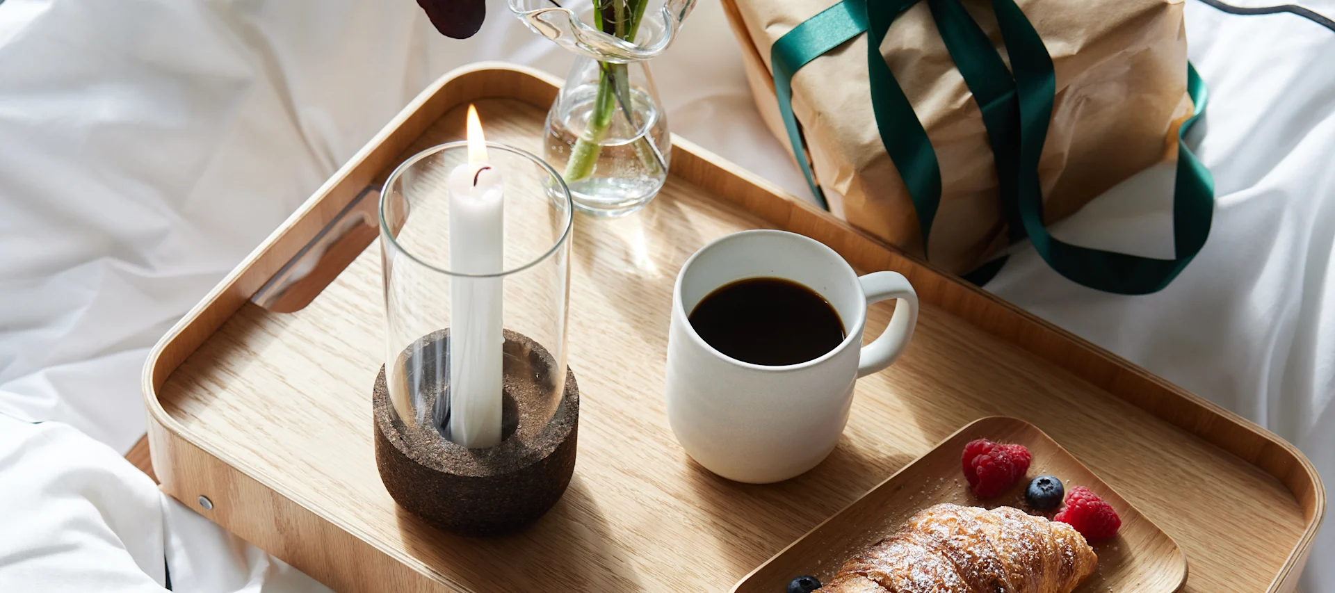 Feir Valentinsdagen hjemme med en romantisk frokost på sengen.