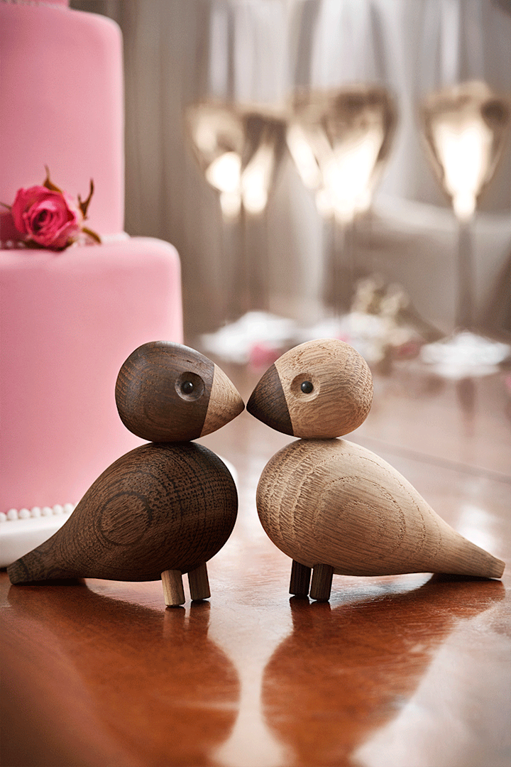 Kay Bojesen Lovebirds er en tidløs og flott bryllupsgave å gi brudeparet.