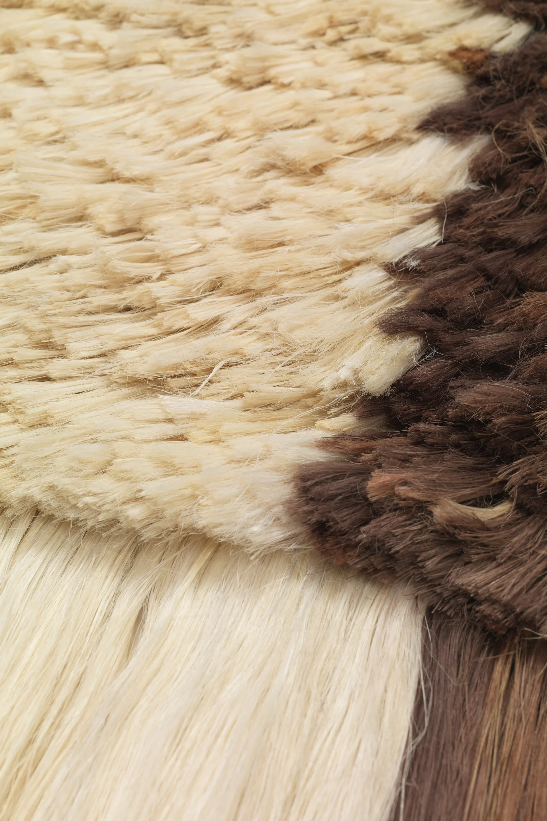 Detaljert bilde av Edge Wall Rug fra Ferm Living viser tekstilet på nært hold, perfekt som veggdekor.