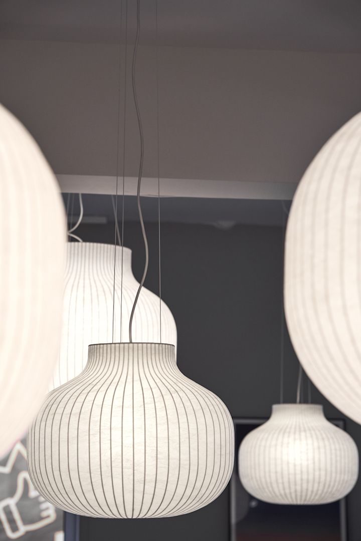 I taket henger flere Strand-pendellamper fra Muuto.