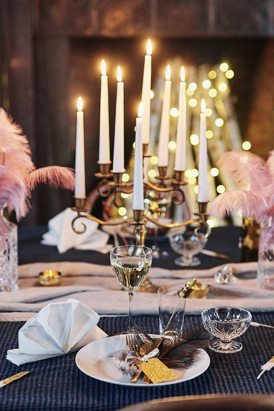 Brette servietter som en vifte til nyttår, jul og fest.