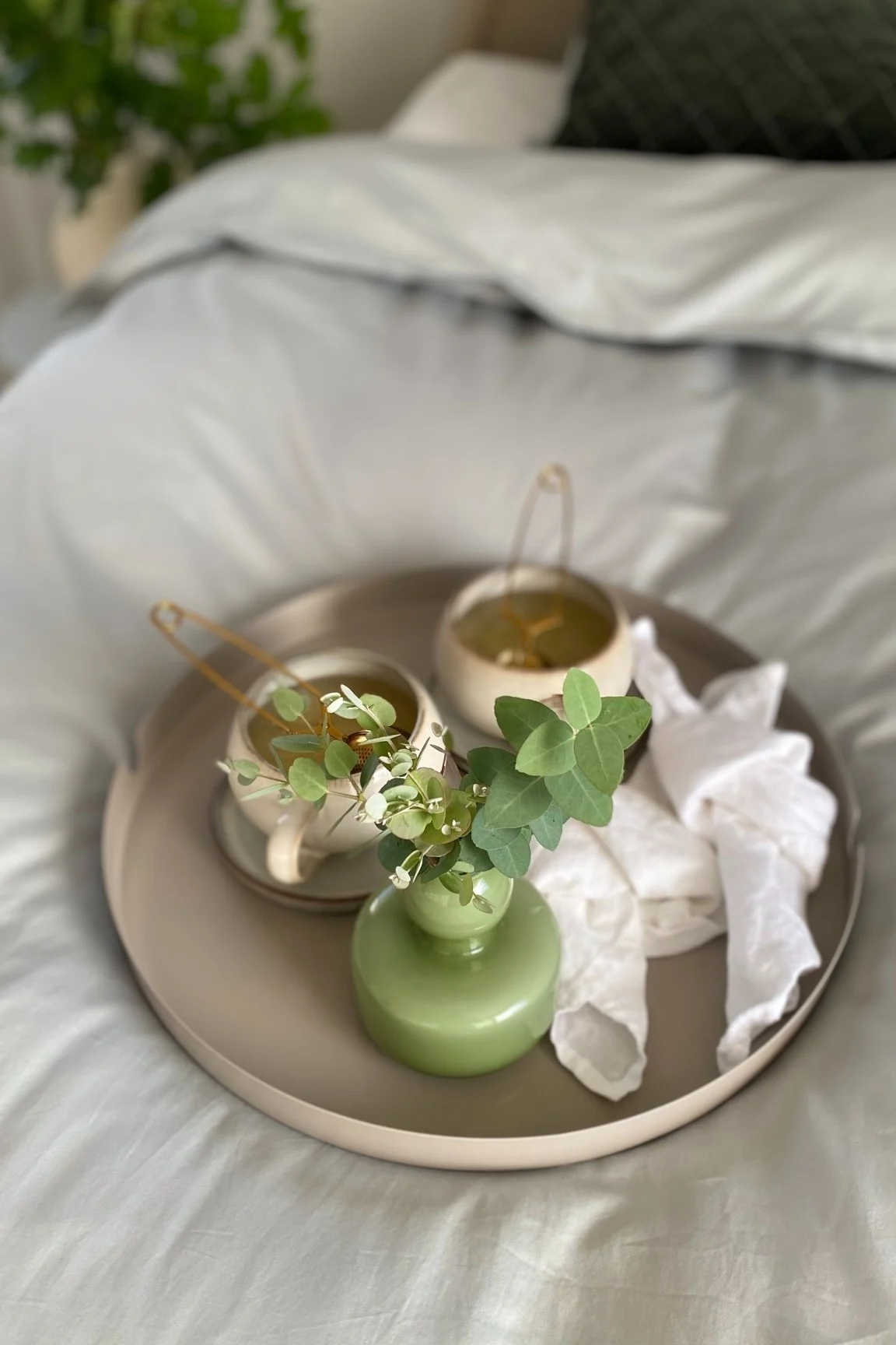 Drift vase i brunt fra Cooee Design hjemme hos Hannes Mauritzson. 