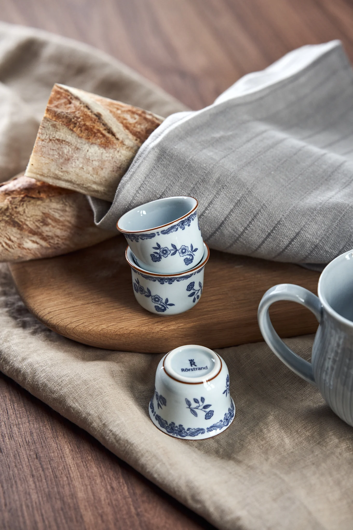 De søte eggkoppene i Ostindia, Rörstrand er perfekte for frokostbordet.