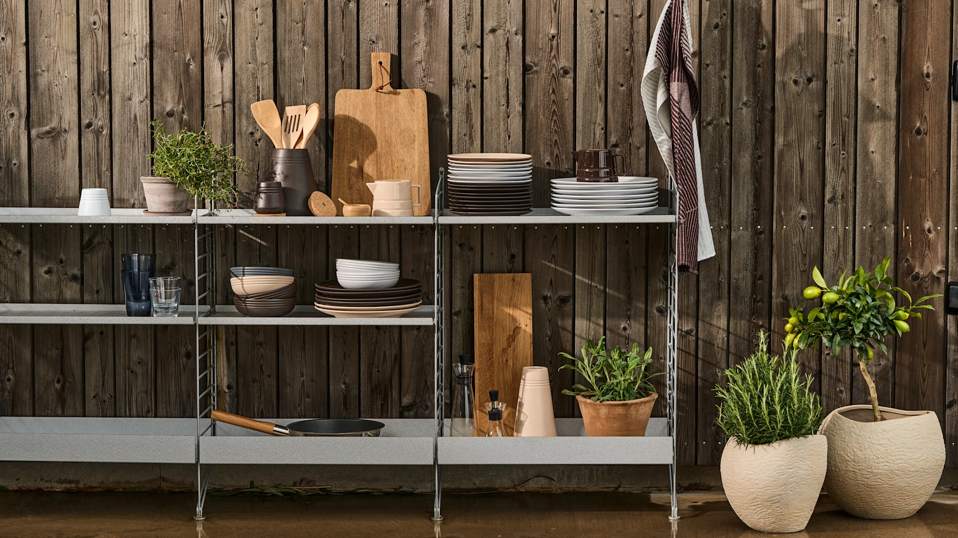 Hvordan innrede hytta - her ser du String Outdoor utemøbler, perfekt for hytta!