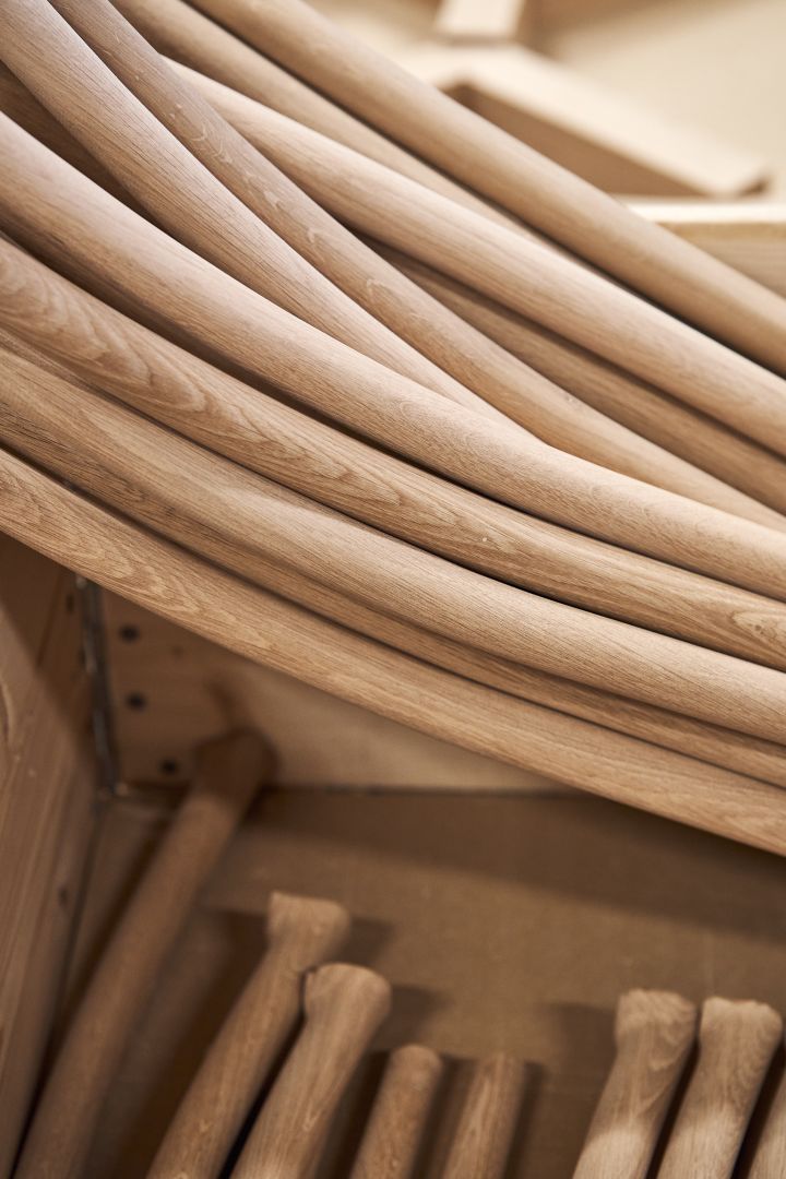 I fabrikken i Gärsnäs lages alle deler til møblene en etter en og går så videre til montering, her bilde av rammer og stolbein.