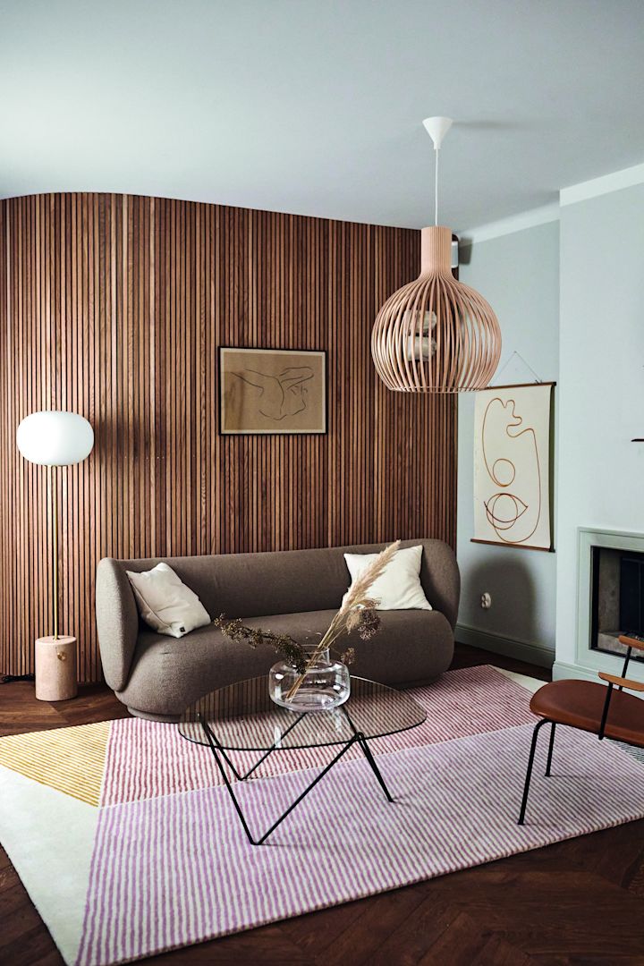 Innred med tepper – stue – her ser du NJRD Rectangles ullteppe i rosa. 