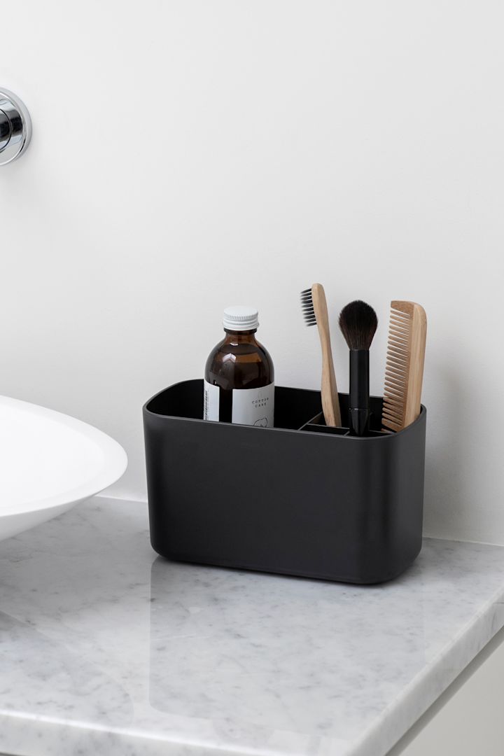 Brabantia ReNew servantorganisering er en smart detalj å innrede lite bad med for å skape mer orden ved vasken.