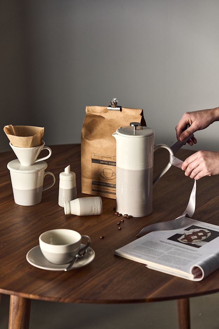 En kreativ gaveide til farsdagen i år - her ser du en rekke gjnstander i Coffee studio-serien fra Royal Doulton.