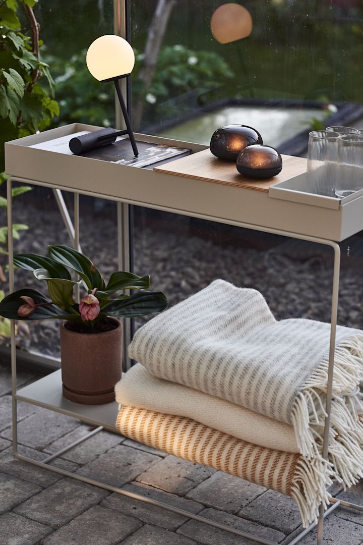 Tips til koselig uteplass - innred uteplassen med stilig og praktisk Plant Box fra ferm LIVING til tepper, krukker, belysning eller til oppbevaring.